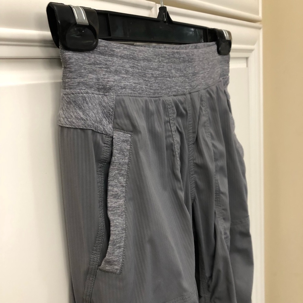 Ivivva by Lululemon Live to Move crop - Picture 9 of 11